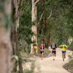 2 2015 TNF 100 Australia de g à d Longfei Yan François D'Haene et Dylan Bowman photo Damien Rosso www.droz-photo.com